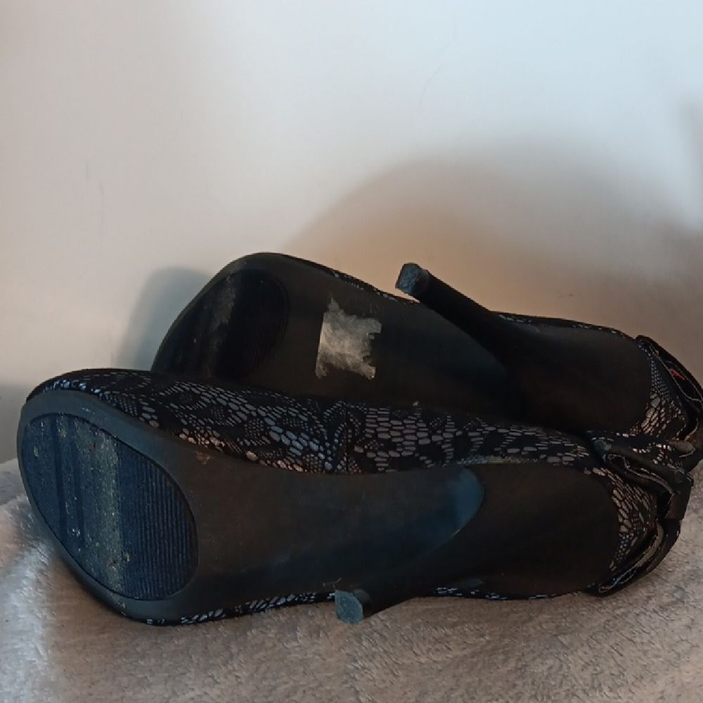 Steve Madden Black Lace Peep-Toe Heels - Picture 4 of 7